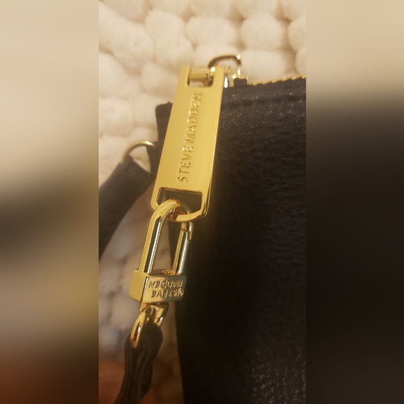 Steve Madden Wristlet - Picture 3 of 5